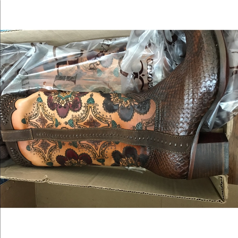 Women cowboys boots